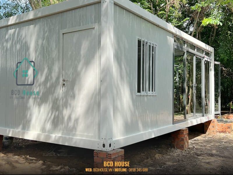 Nhà vườn lắp ghép BCD House lắp đặt các trụ móng giúp căn nhà thêm kiên cố