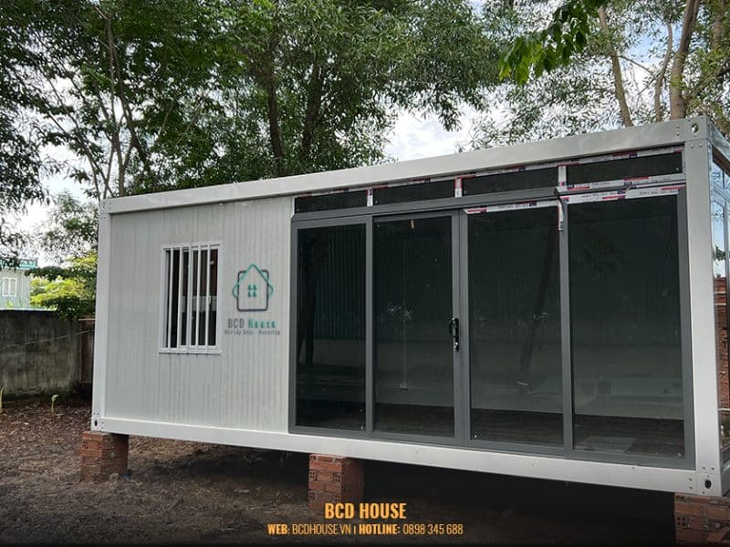 Nhà vườn lắp ghép có thiết kế mở, kết nối với không gian thiên nhiên bên ngoài