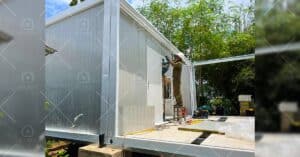 Quá trình hoàn thiện ngôi nhà đang được gấp rút đúng tiến độ bàn giao cho khách hàng