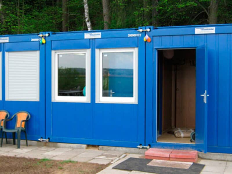 Container cũ được cải biến làm văn phòng, nới nghỉ ngơi hay thay đồ cho công nhân