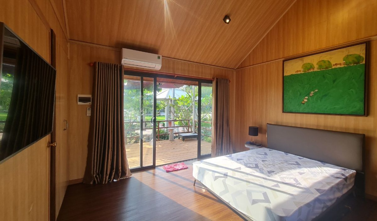 Cửa ra vào được bố trí vô cùng thuận tiện của nhà homestay lắp ghép 49m2 GFRC